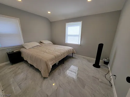 40 Surrey Ln Photo 1