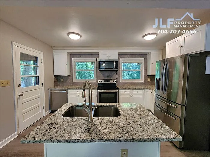 502 S Emerson St — Photo 5