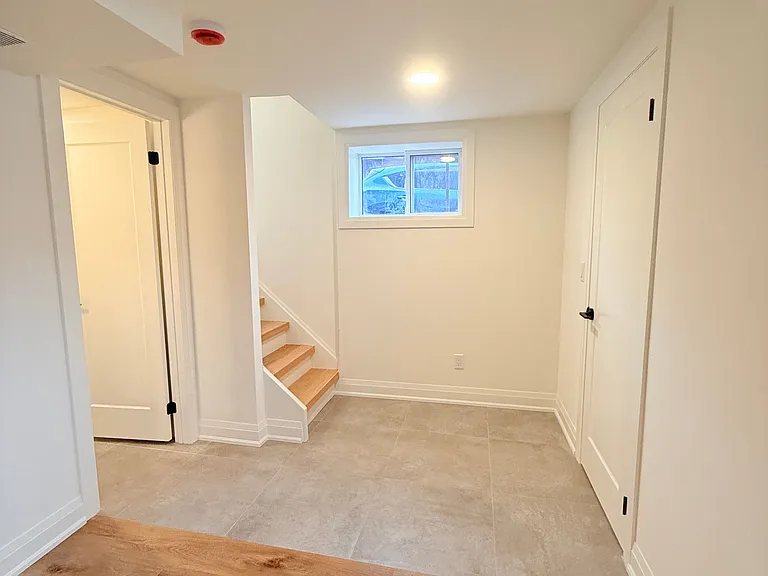 19 Arrowsmith Ave #1B — Photo 5