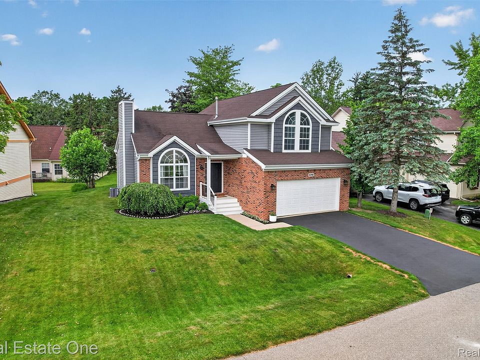 1st image of 475 Court Ln