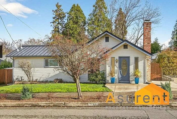 270 Morton St — Photo 14