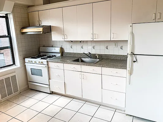 Rented by Showcase Realty | media 16