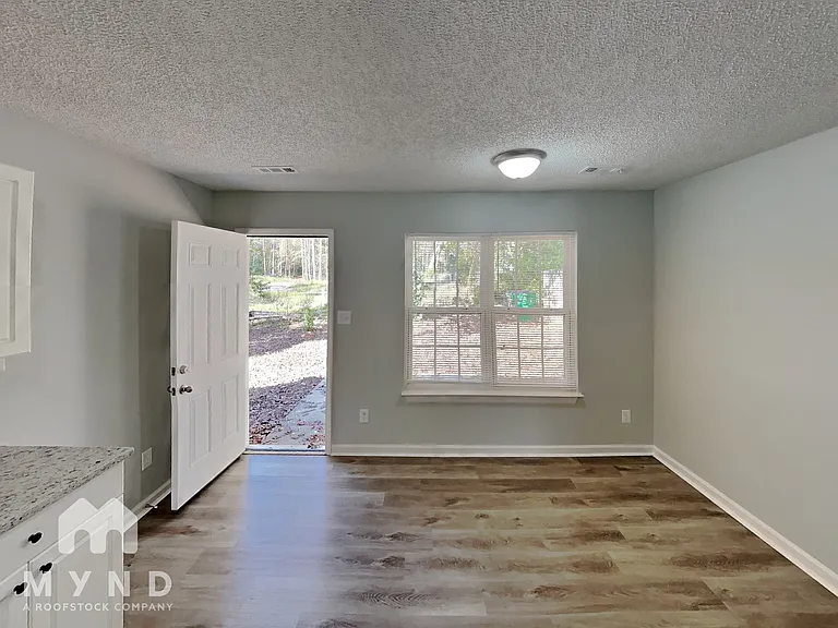 5419 Howard St — Photo 7