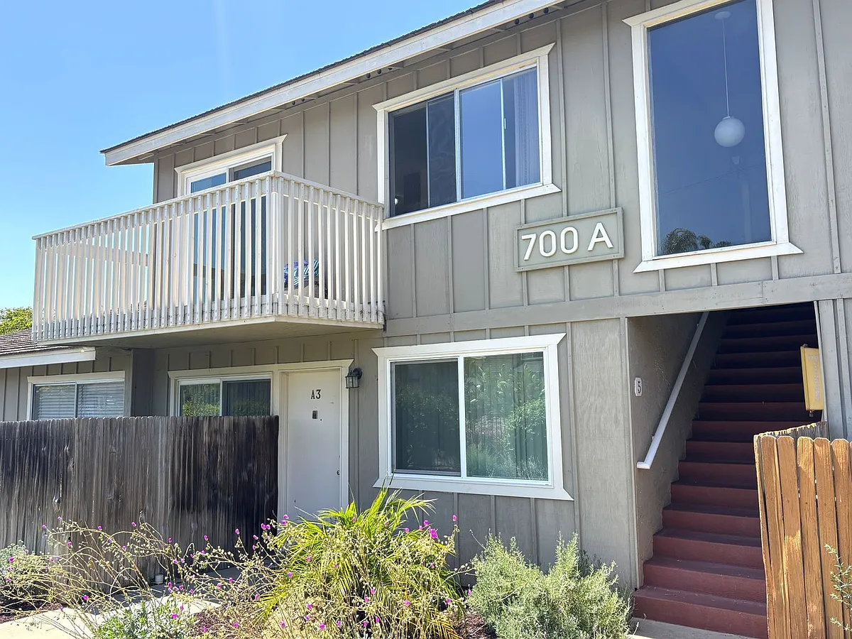 Building Photo - 700 Regal Rd #5A