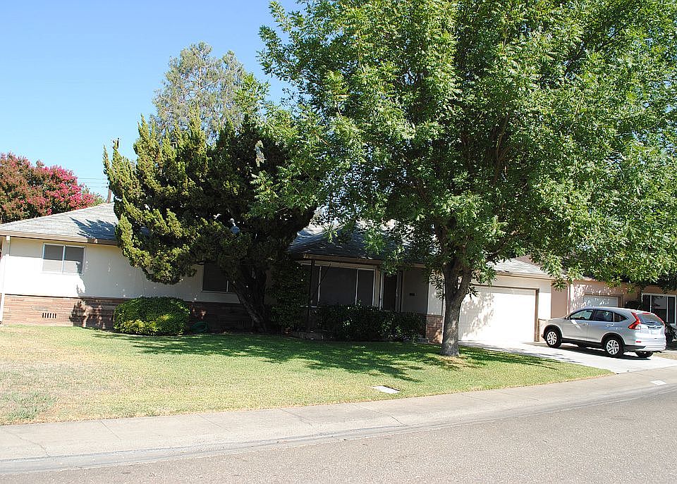 1st image of 327 Crescent Dr