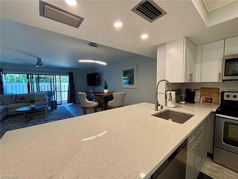 800 Meadowland Dr #N — Photo 4