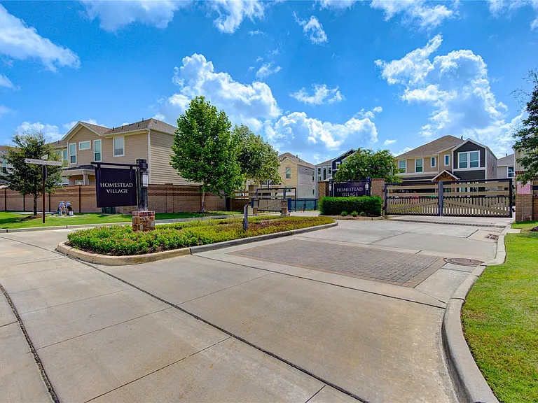 9822 Heritage Run Ln — Photo 2