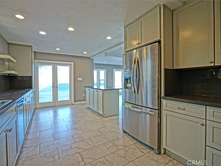 3915 Fredonia Dr — Photo 10