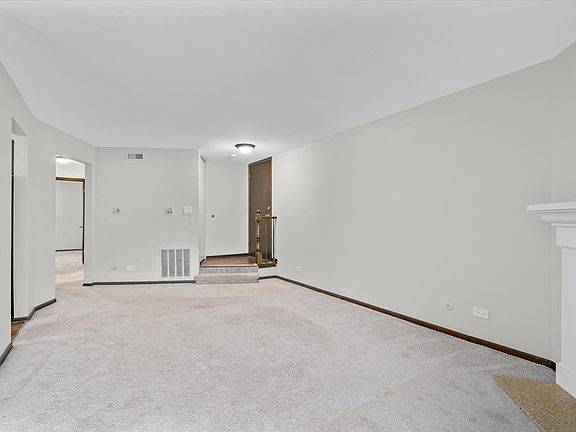 3rd image of 1435 Johnstown Ln APT C