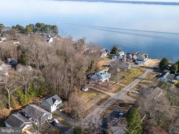 109 12th St, Colonial Beach, VA 22443