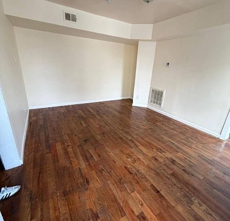 5th image of 113 Delavan Ave #2