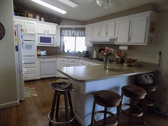 5th image of 16 Walnut Dr #16