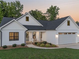 2129 Waterford Pointe Rd, Lexington, NC 27292