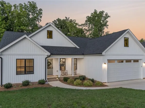 2129 Waterford Pointe Rd, Lexington, NC 27292