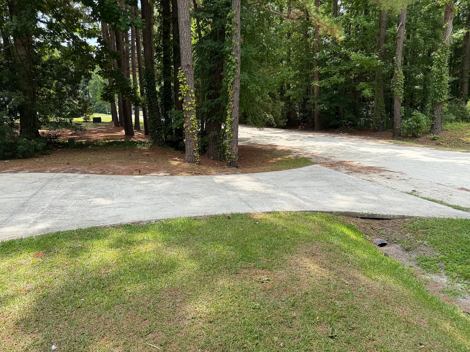 3 bed, 2.5 bath, 1750 sqft, $1,950 — Photo 4