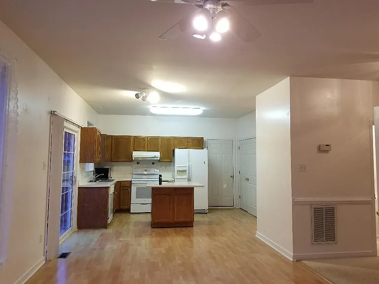 9709 Southmill Dr — Photo 4