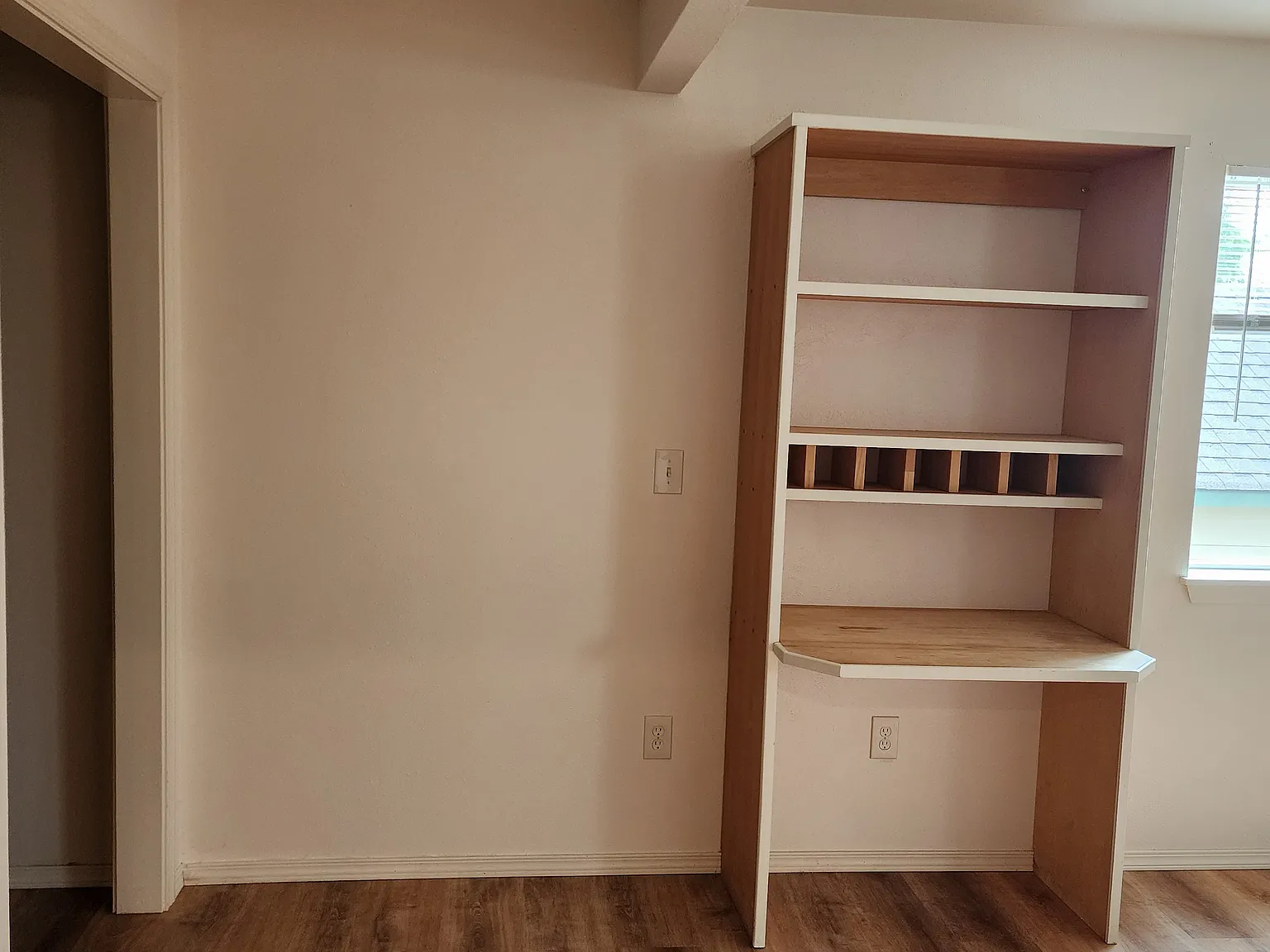 5 bed, 2.5 bath, 2500 sqft, $2,800 — Photo 4