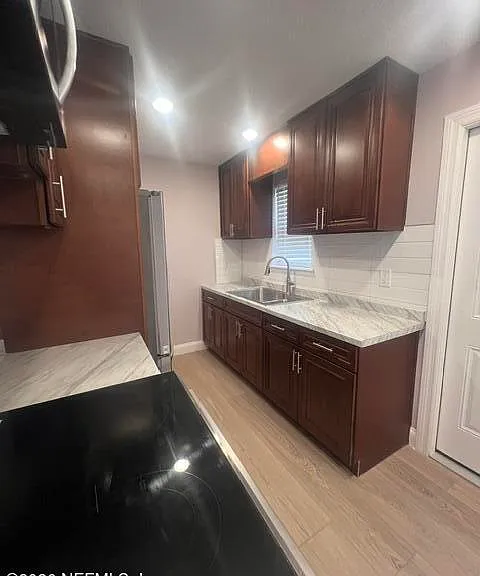 9206 Greenleaf Rd — Photo 8
