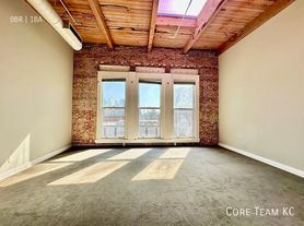 308 W 8th St
