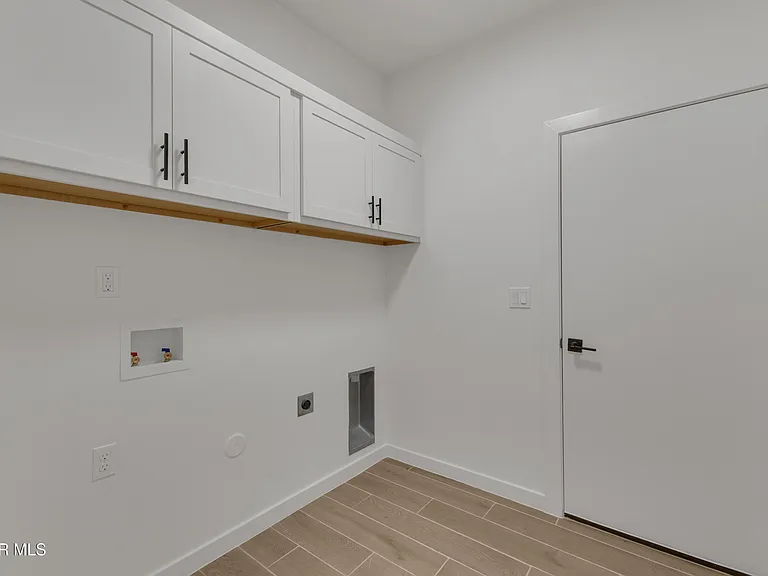 12716 Middlesbrough Ave — Photo 10