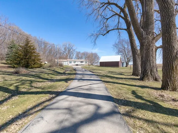11702 G Ave, Aplington, IA 50604
