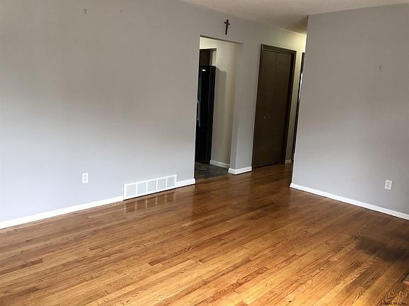 5th image of 17 Brickley Dr