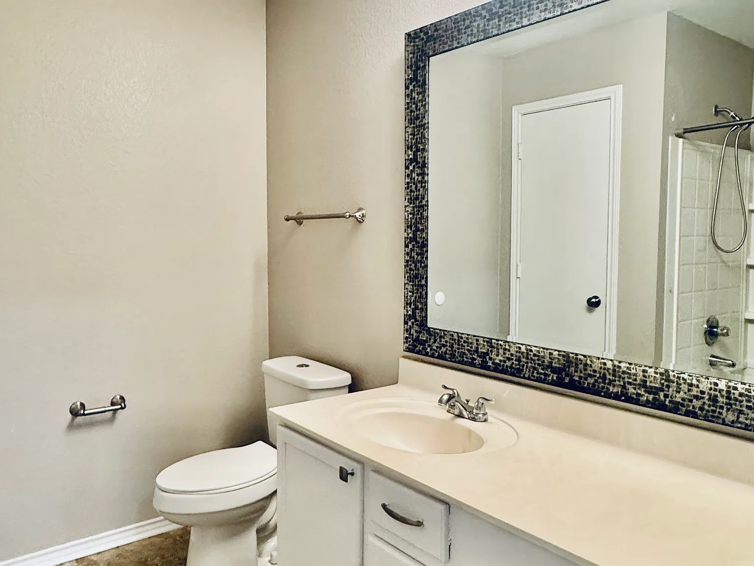 3 bed, 1444 sqft, $1,800 — Photo 4