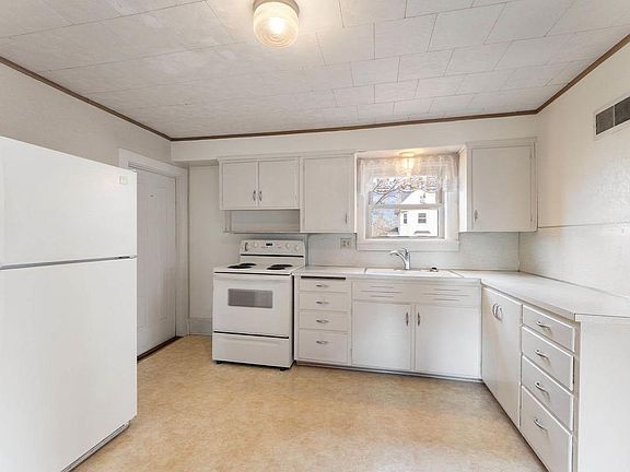 4th image of 102 South Albert Avenue