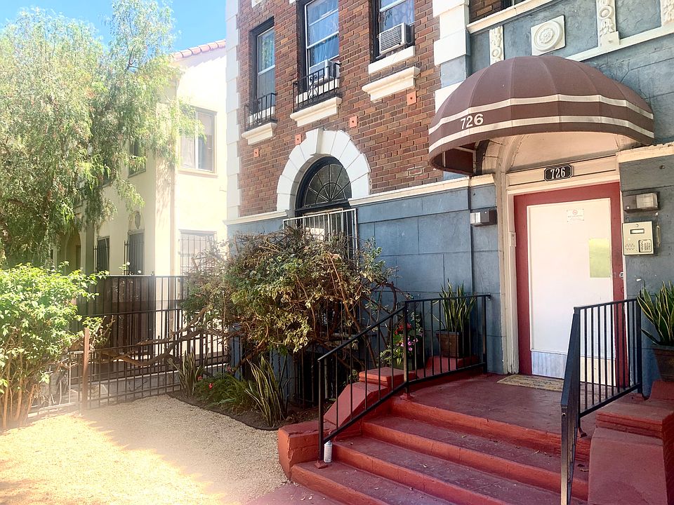 2nd image of 726 N Van Ness Ave #0B-1Ba-450Sqft