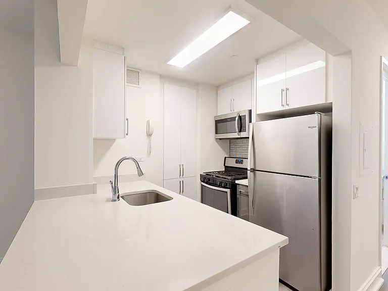 10 Hanover Square — Photo 84
