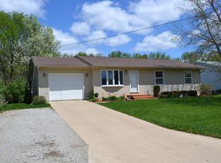 436 Front St, Fairfax, IA 52228