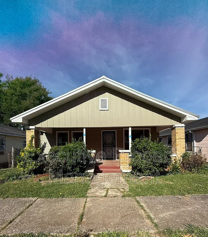 3 bed, 1.0 bath, 1252 sqft, $1,200 — Photo 1
