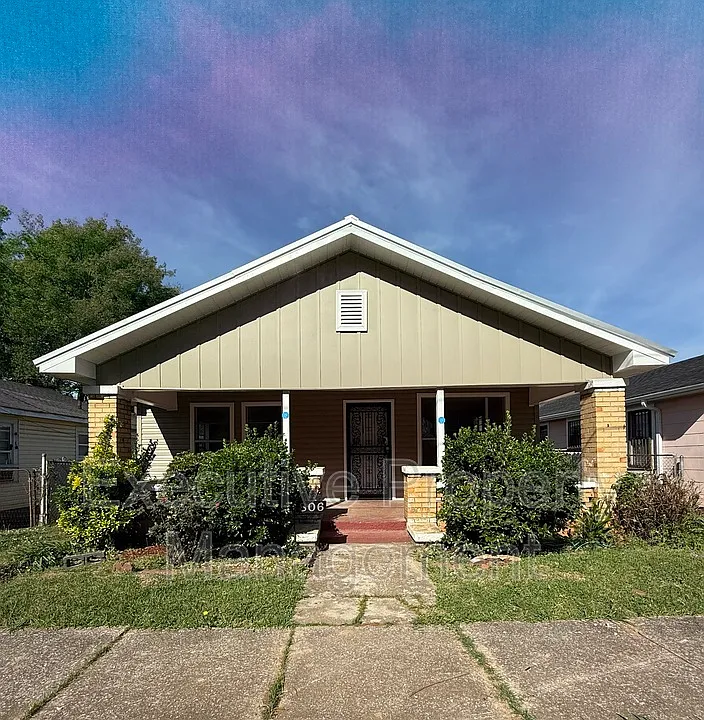 806 Gamma St S