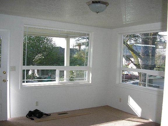 3rd image of 1064 NE Klamath Ave