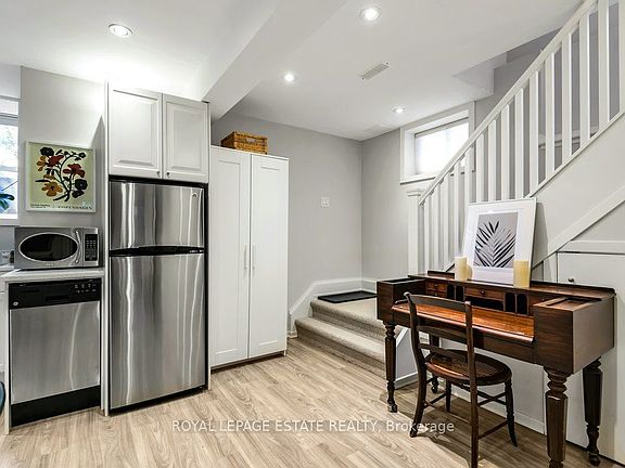 3rd image of 17 Birdsall Ave