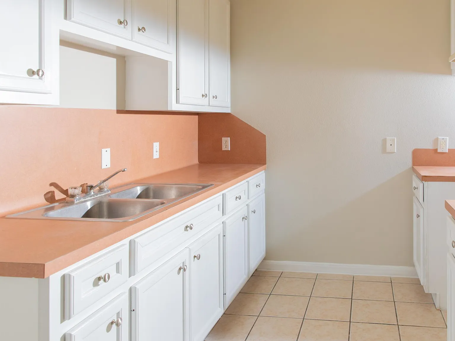 2 bed, 1.5 bath, 1100 sqft, $1,300 — Photo 4