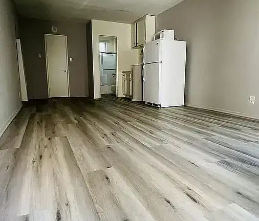 3rd image of 3648 Westwood Blvd #5A