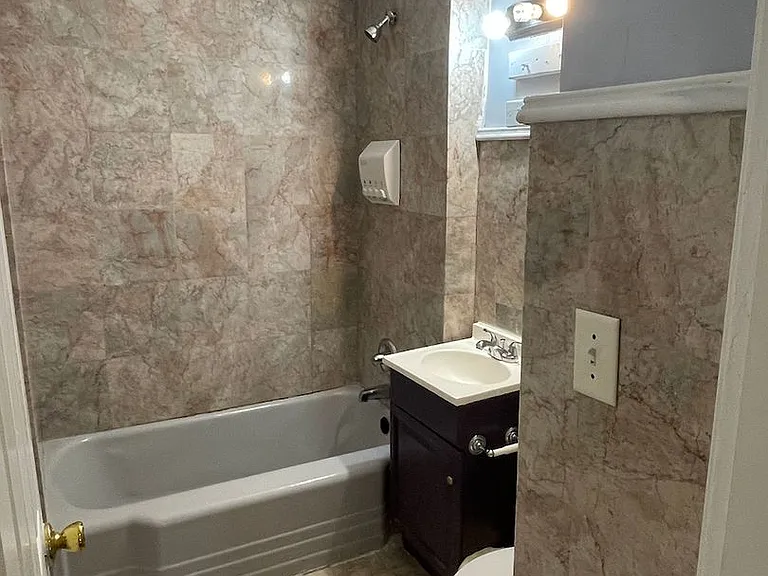 Colonial Cir — Photo 10