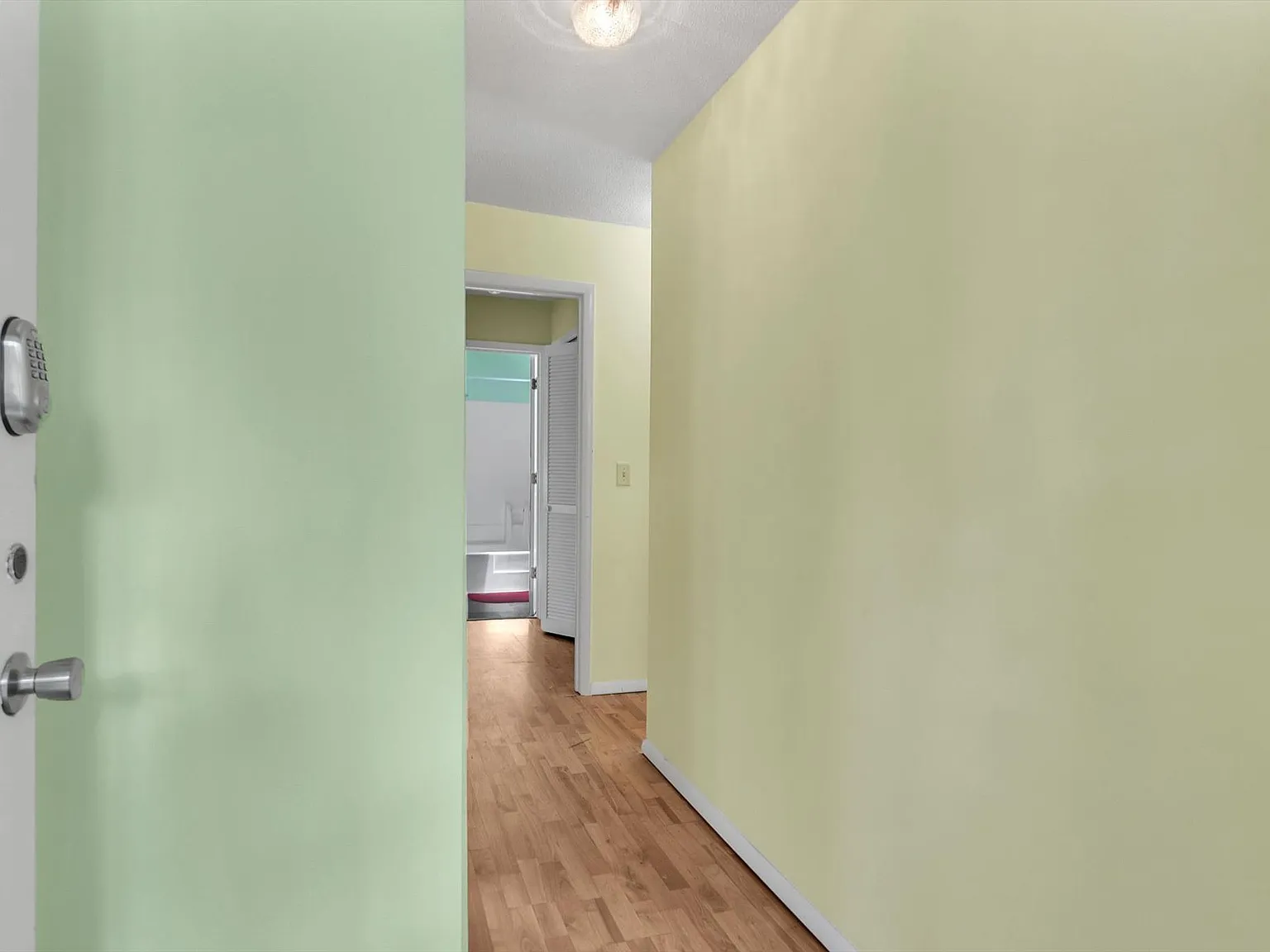 2 bed, 1115 sqft, $1,700 — Photo 2