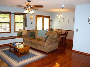 8620 Greenwood Rd, Raytown, MO 64138