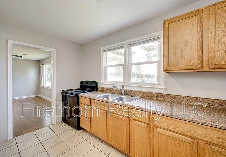2315 Tobacco Rd — Photo 12