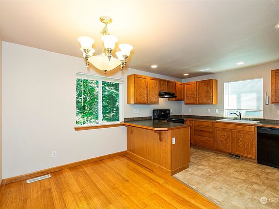 4th image of 7618 Berkeley Place NE