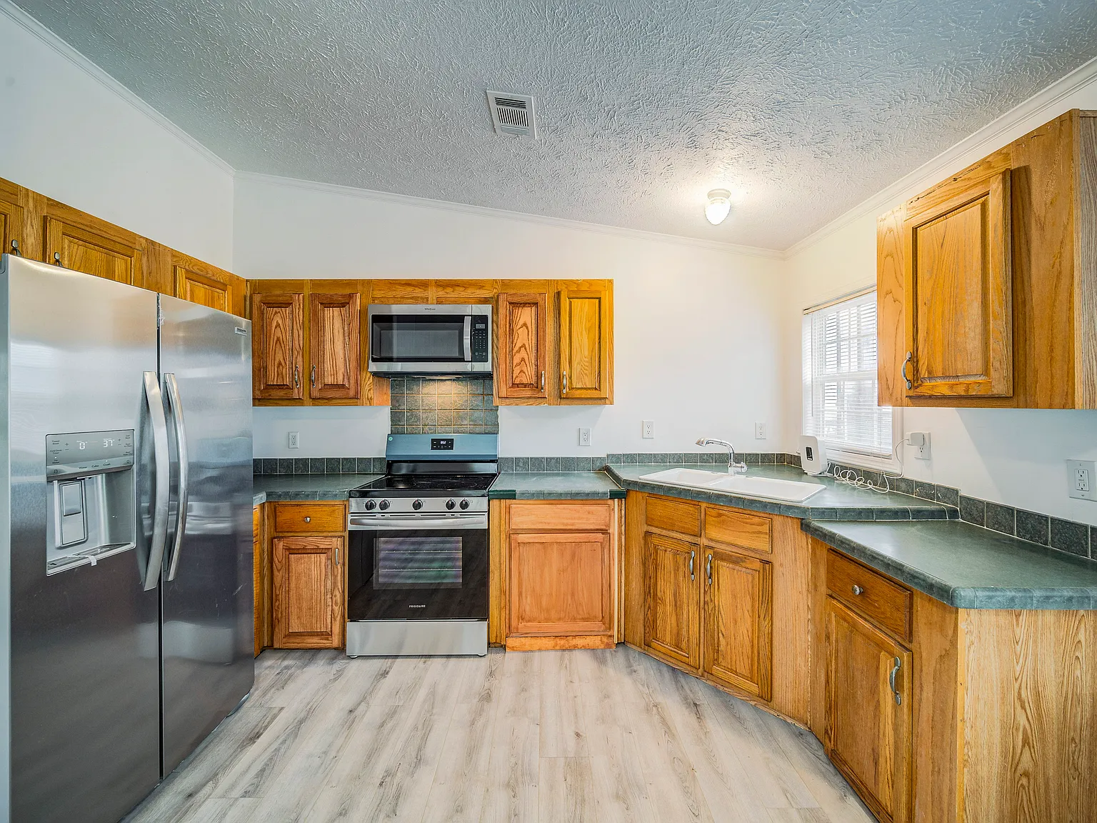 4 bed, 2.0 bath, 1300 sqft, $789 — Photo 3