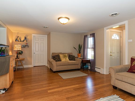 2nd image of 1029 E Emerson Ave