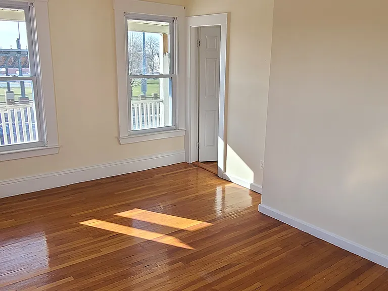 543 Broadway — Photo 3