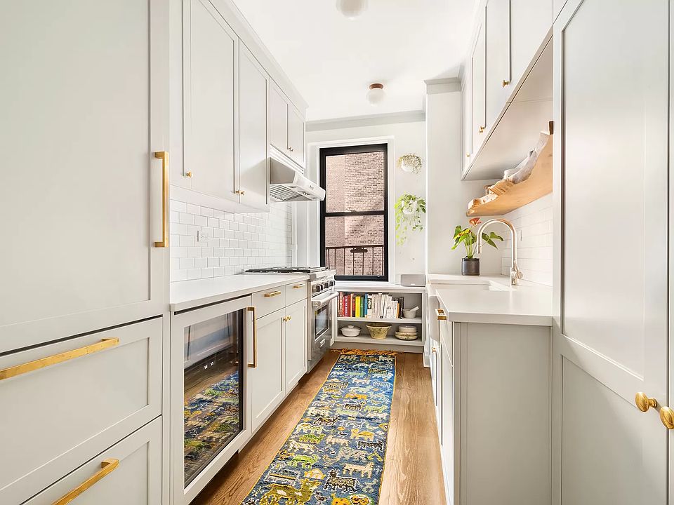 1st image of 125 W 12th St APT 4E