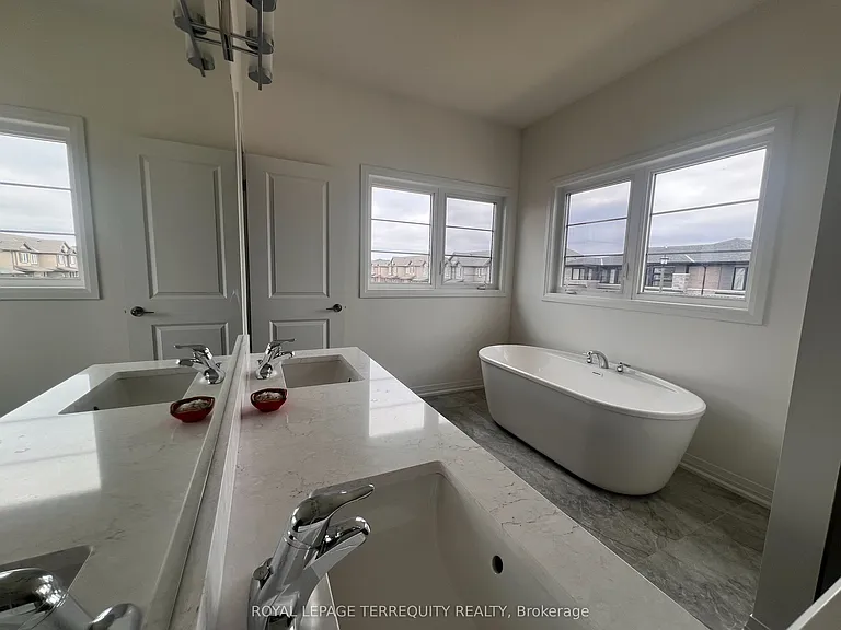 119 Acacia Rd — Photo 35