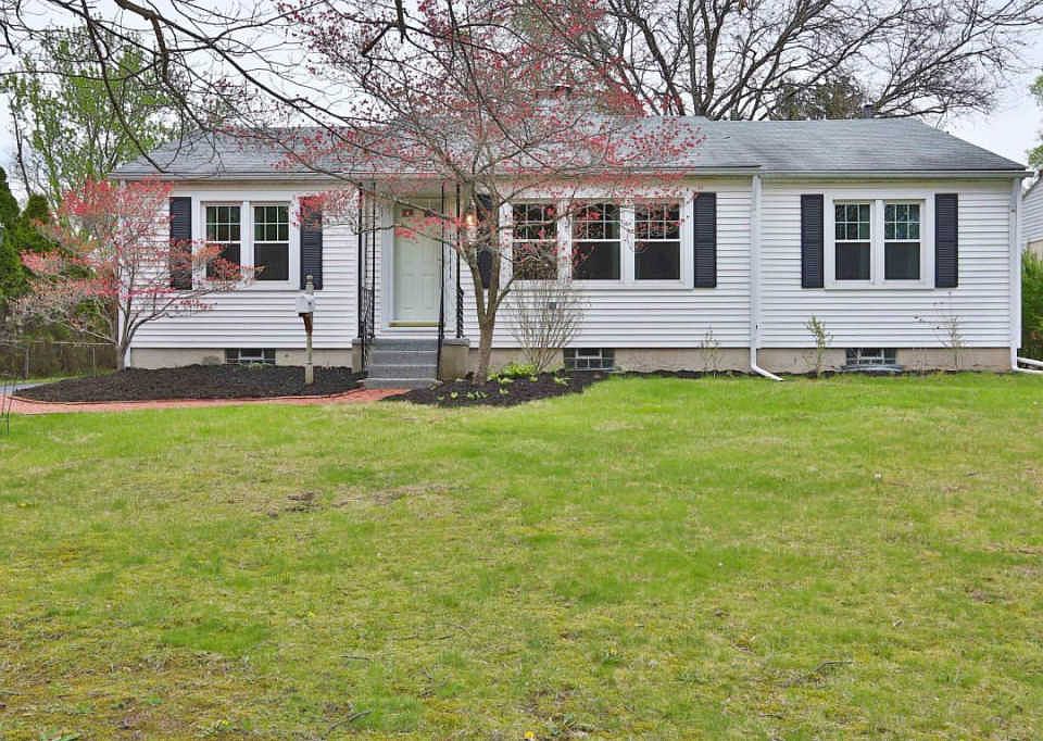 1st image of 282 Melbourne Pl