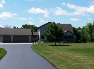 W9513 Cloverleaf Rd, Hortonville, WI 54944