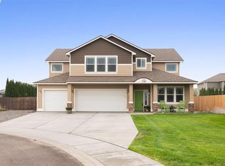 727 Pinnacle Dr, West Richland, WA 99353